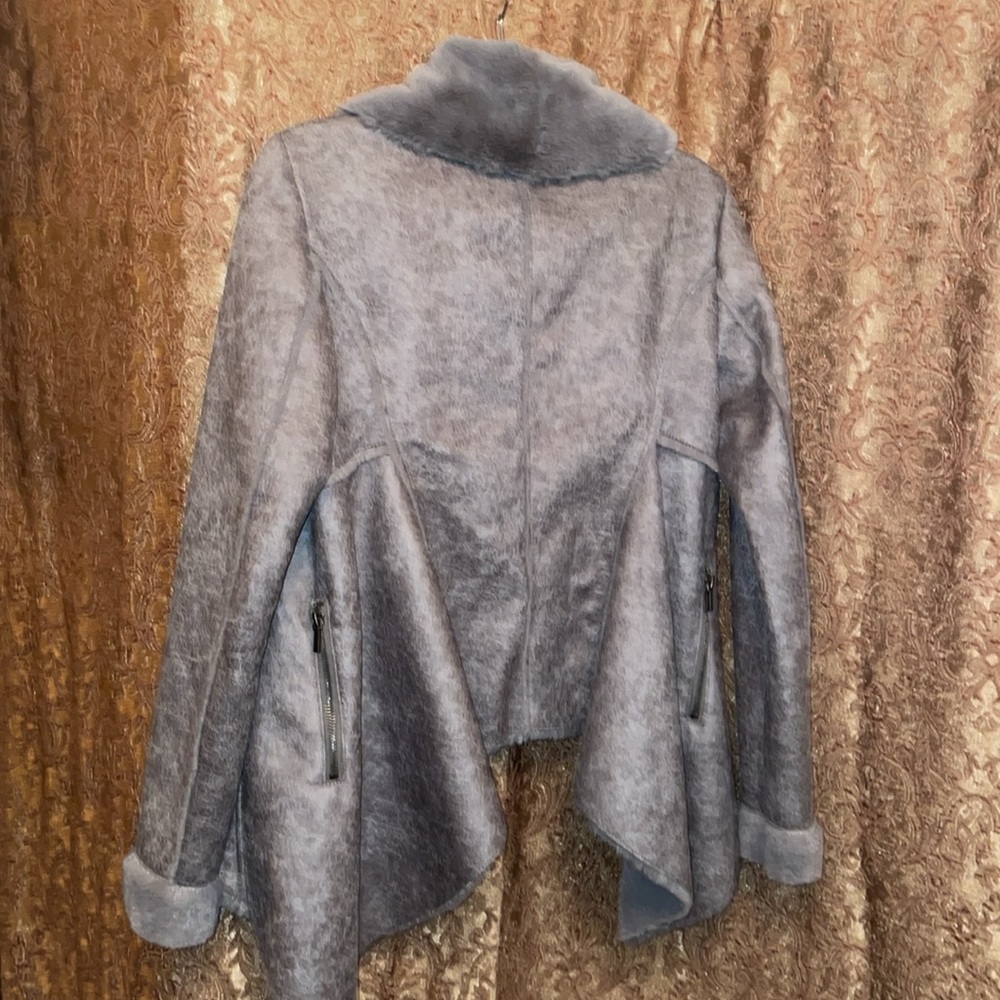 BNCI By Blanc Noir.  Gray Teddy Jacket with Waterfall Front.  Size Small. - Picture 2 of 6